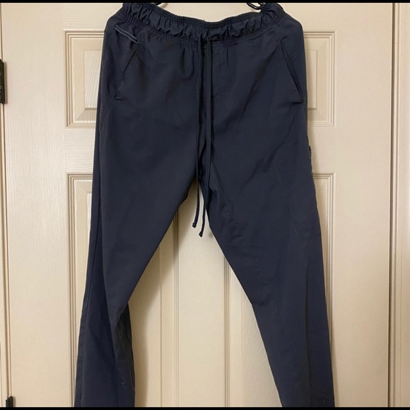 Men’s Cherokee V Neck Scrub top and Jogger Pants - Picture 3 of 4